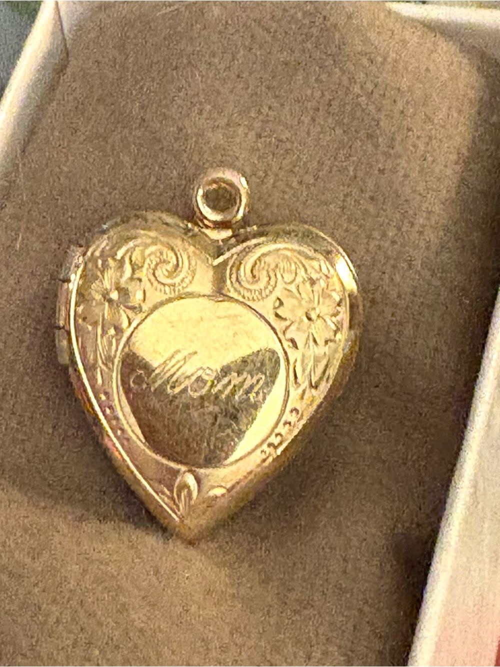 Vintage “Mom” 14K Yellow Gold Filled Heart Locket Pendant